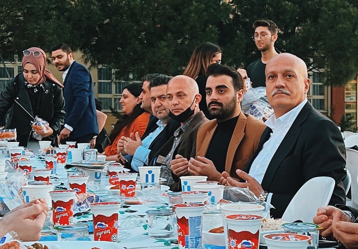 sahinkarasar's tweet photo. Dün akşam, geleceğin Türkiye'sini inşa edecek öğrencilerimle muhabbet dolu iftar sofrasında bir araya geldik. 

Bu belki birçoğunuz ile son kez bir araya gelişimizdi. Allah tutulan tüm oruçları kabul, başarılarınızı daim etsin. @OsmanBoyraz @MaltepeEduTr 
@maummder @MauKonseyi https://t.co/MkIKRVnvqp
