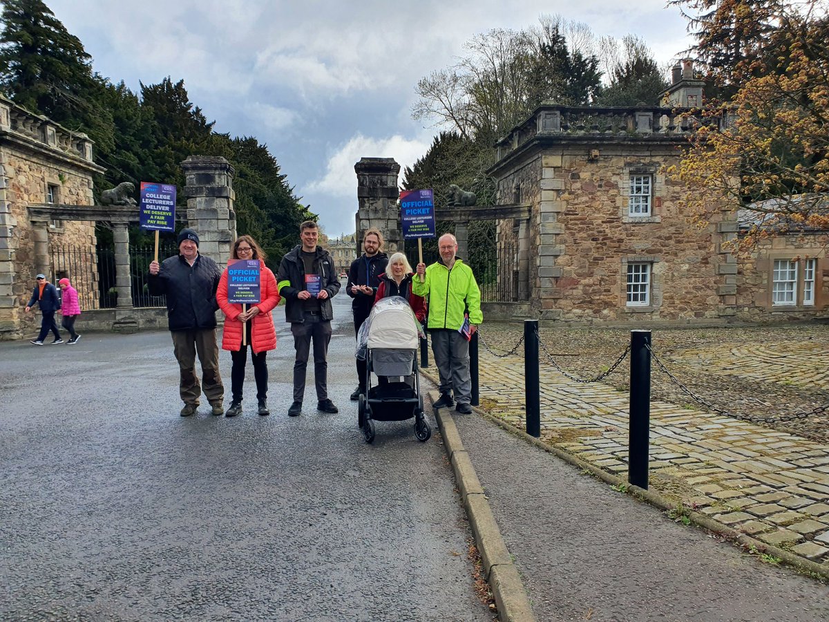 EIS-FELA members (and a 4 week old comrade 👶) at Newbattle Abbey College are union strong ✊️💪 College lecturers deliver; we deserve a fair pay rise. #PayWeDeserveBetter