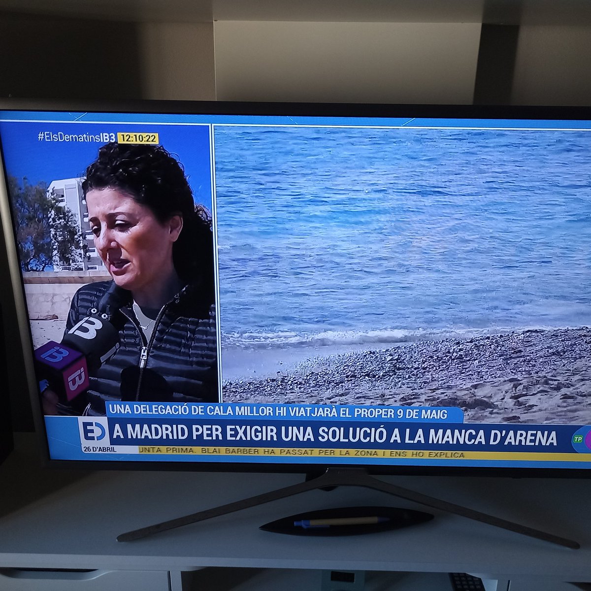 𝑷𝒆𝒑 𝑪𝒂𝒍𝒂 𝑩𝒐𝒏𝒂 (@pepcalabona) on Twitter photo La batlesa de <a href="/AJ_Son_Servera/">AJSonServera</a> parlant en castellà per <a href="/IB3televisio/">IB3 Televisió</a> , ja està bé!!!
En canvi el batle de <a href="/Aj_SantLlorenc/">Aj Sant Llorenç</a> i tots els altres entrevistats en mallorquí. La batlesa de <a href="/AJ_Son_Servera/">AJSonServera</a> parlant en castellà per <a href="/IB3televisio/">IB3 Televisió</a> , ja està bé!!!
En canvi el batle de <a href="/Aj_SantLlorenc/">Aj Sant Llorenç</a> i tots els altres entrevistats en mallorquí.