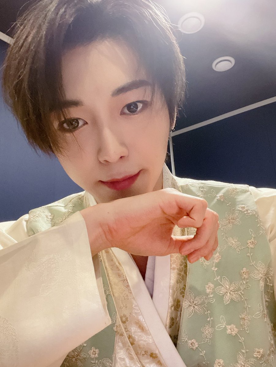 parklovezone's tweet photo. #러브 #온리원오브 #Love #OnlyOneOf https://t.co/2aIPWXQin7