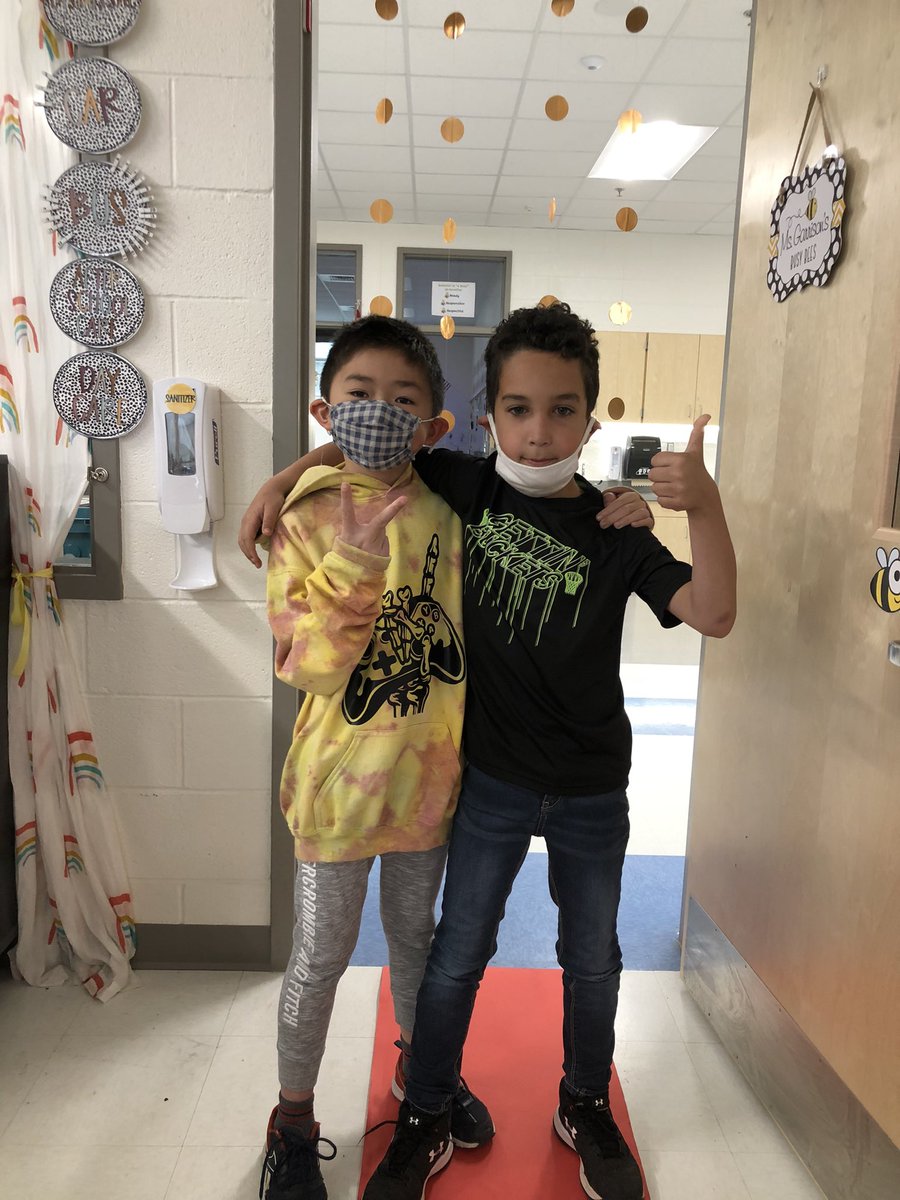 Ri_Garrison's tweet photo. These Busy Bees worked together to earn enough big bee bucks to walk the red carpet! Check out some of these super stars! @HovatterES https://t.co/PKGDPuC4Rm