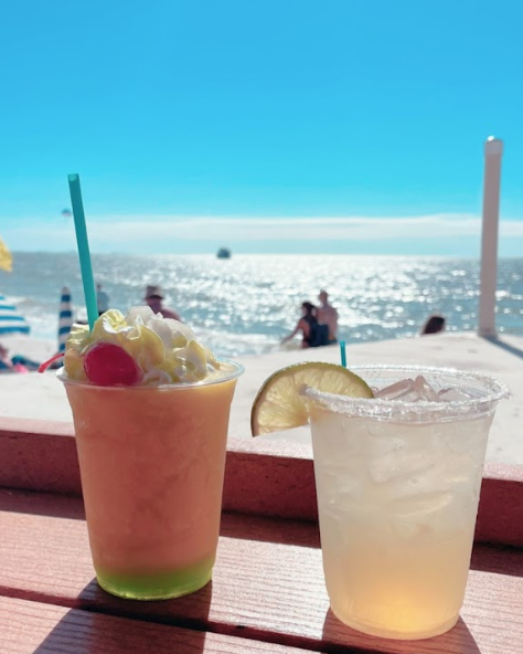 PierSideGrill's tweet photo. Take the day to enjoy #FortMyersBeach then stick around for happy hour at PierSide for the best drinks and sunset views on the beach! πΉ
π·: Jenny E.
#PierSideFMB https://t.co/pcDTDIXVFW