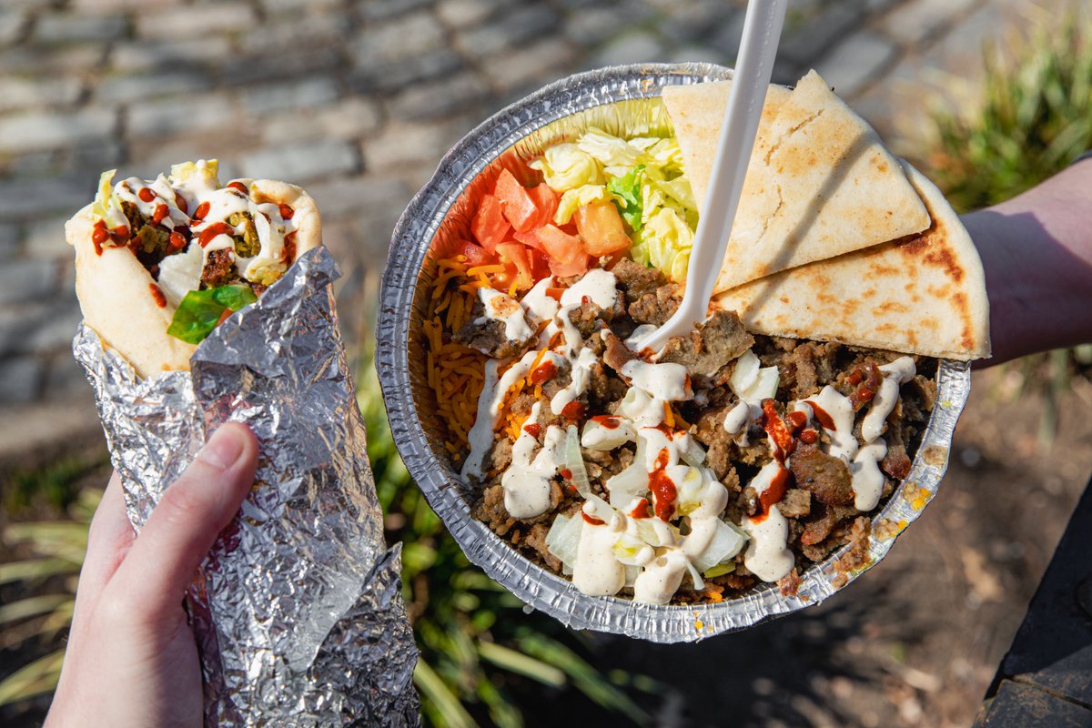 HalalGuys's tweet photo. Which hand are you choosing? ๐ค
Let us know in the comments below!
#Platter #Gyro #Sandwich #WhiteSauce #HotSauce #Spicy #Halal #Tasty #Foodie #HardChoice #Whynotboth #Allthefood #Eeeats #Pickyourplayer https://t.co/ONQvlPaU7B