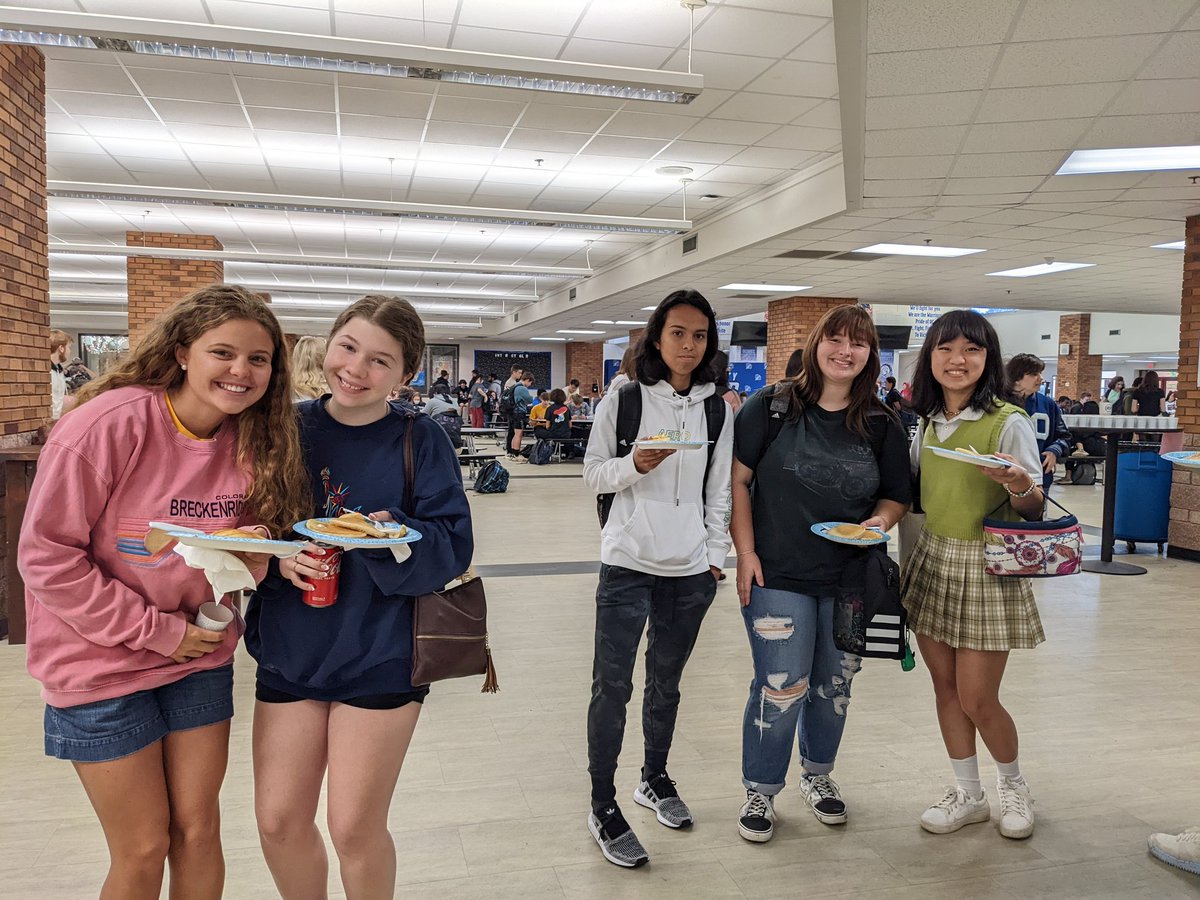 Pancake breakfast for our seniors this morning! Fun! 🥞🥞🥞 #weareone #ochspride