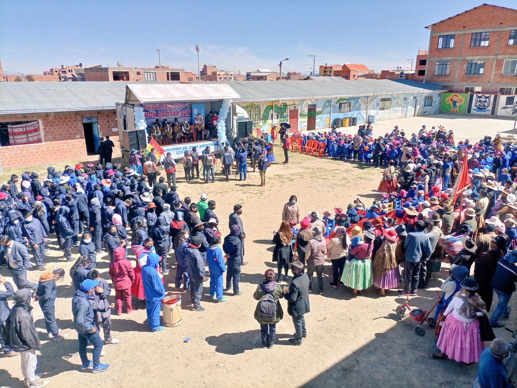 JLuisChoque13's tweet photo. #deÚltimo y #Ahora | Máxima Autoridad Ejecutiva (MAE) del Gobierno Autónomo Municipal de #ElAlto, @EvaCopa_Bol, entrega baterías de baño a unidades educativas y centros infantiles del Distrito 8.

EN VIVO https://t.co/JziI0UQS6J https://t.co/3zWnTTZQqx