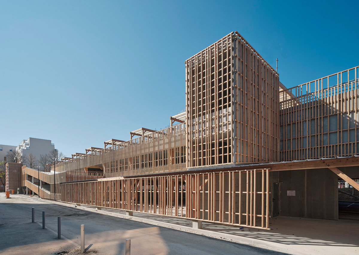 _FranceDouglas's tweet photo. Parking silo « Equinoxe » – Cergy-Pontoise (95)
Poteaux de façades en #Douglas lamellé-collé &amp; façade parée d’un bardage #Douglas ajouré. Pergolas en #Douglas sur le dernier niveau.🌲🇫🇷✨
▫️MOA : Sogeprom
▫️MOE : DGM &amp; Associés Architectes
▫️Photos : @guillaumemussau https://t.co/3P8Ys9l0Og