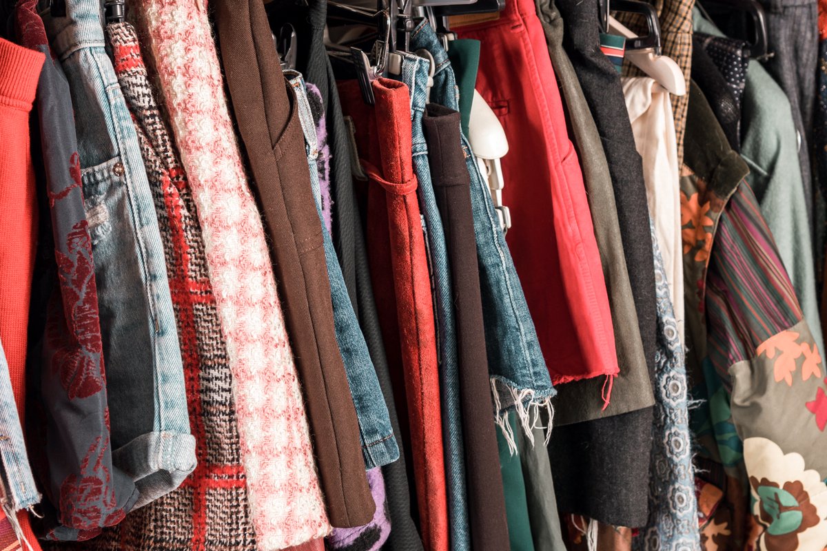 Who's ready to treat themselves to some #weekend #thrifting? #goodwill 😎