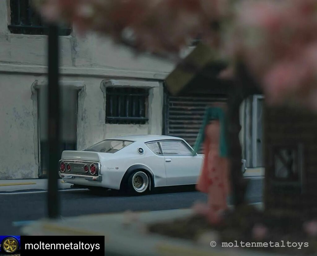 AToyZ_'s tweet photo. Reposted from @moltenmetaltoys Just another day in 🇯🇵
.
.
#kyosho #nissan #skyline #gtr #kpgc110 #kenmeri #kenmary
.
.
#164scale #diecast #diecastphotography #diecast_daily #diecastdaily #diecastcollector #toycarphotography #hotwheels #diecastpics #dieca… https://t.co/hbcVMFGV79 https://t.co/2vrwzuFB5r