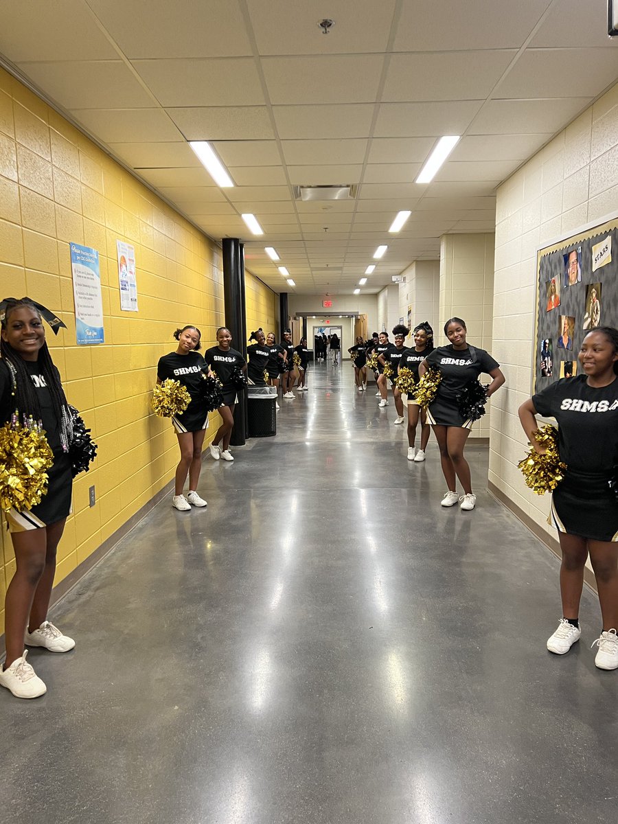 APSSylvanHills's tweet photo. Today we welcome all future Golden Bears to the den! @APSWildPerk @APSFinchEagles @GideonsAPS @PrincipalBGame @TommyUsherAPS @apsupdate #APS5inAction #APS5Week #APS5 https://t.co/pUJT2mbnrX