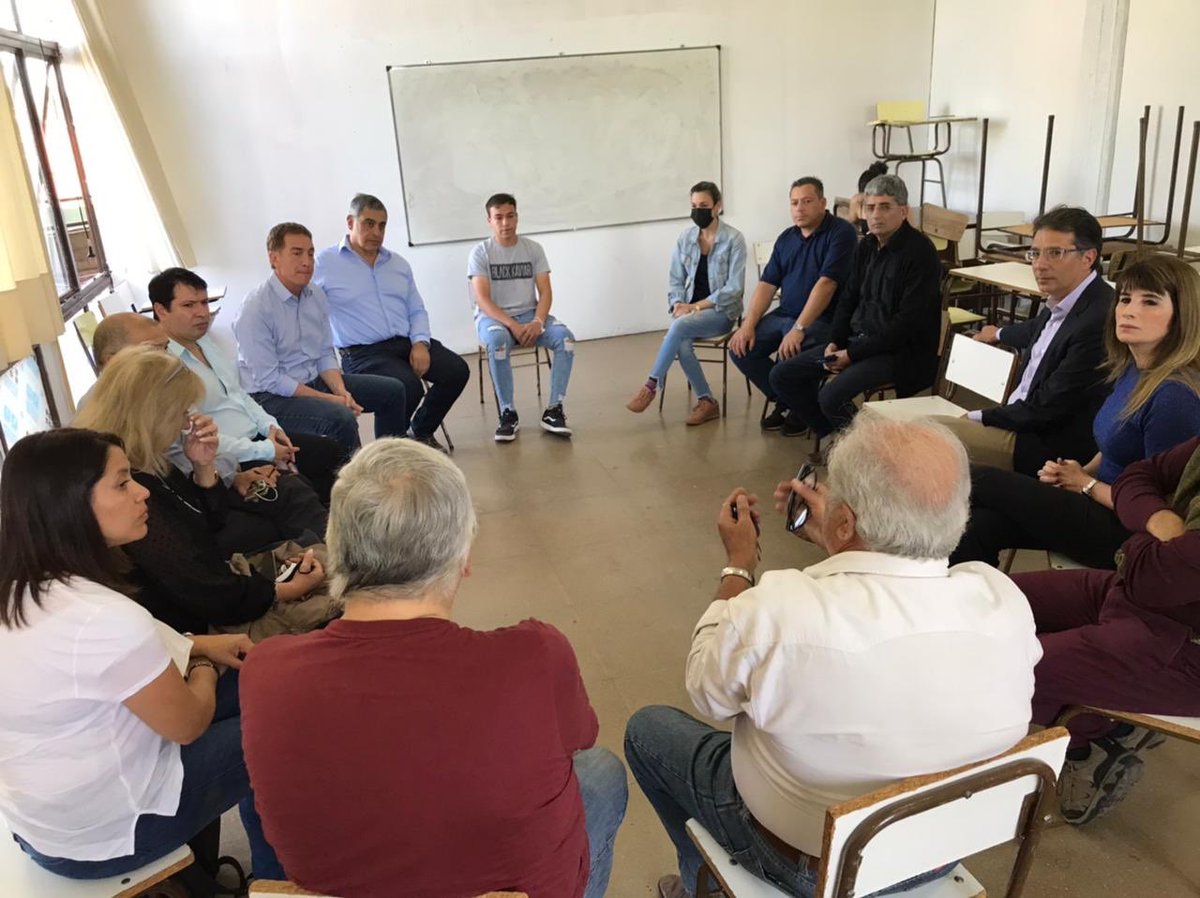 P_Villalba's tweet photo. #EselColo junto a los referentes, militantes y vecinos de Moreno https://t.co/y9Go1d9gmX