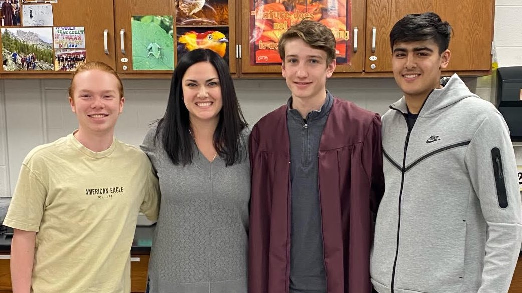florea_nahs's tweet photo. I am so thankful to have connected to these fantastic students in so many ways over the last few years. What an honor to be able to send them off on their next big adventure!🎓🥳 #seniorstaffselect #Classof2022 @napls @napls_hs @NASeniorSeminar https://t.co/HxL3D6LA0O