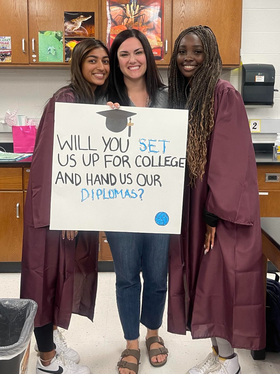 florea_nahs's tweet photo. I am so thankful to have connected to these fantastic students in so many ways over the last few years. What an honor to be able to send them off on their next big adventure!🎓🥳 #seniorstaffselect #Classof2022 @napls @napls_hs @NASeniorSeminar https://t.co/HxL3D6LA0O