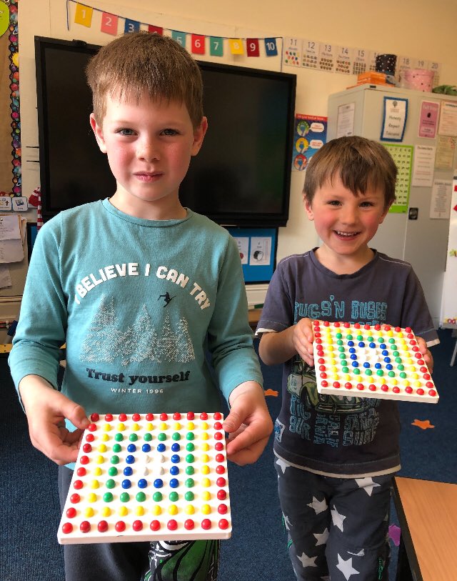 CarrdusYear1's tweet photo. Lots of fun this morning exploring pattern using pegs! #carrdusschool https://t.co/mnGZ6o7o89