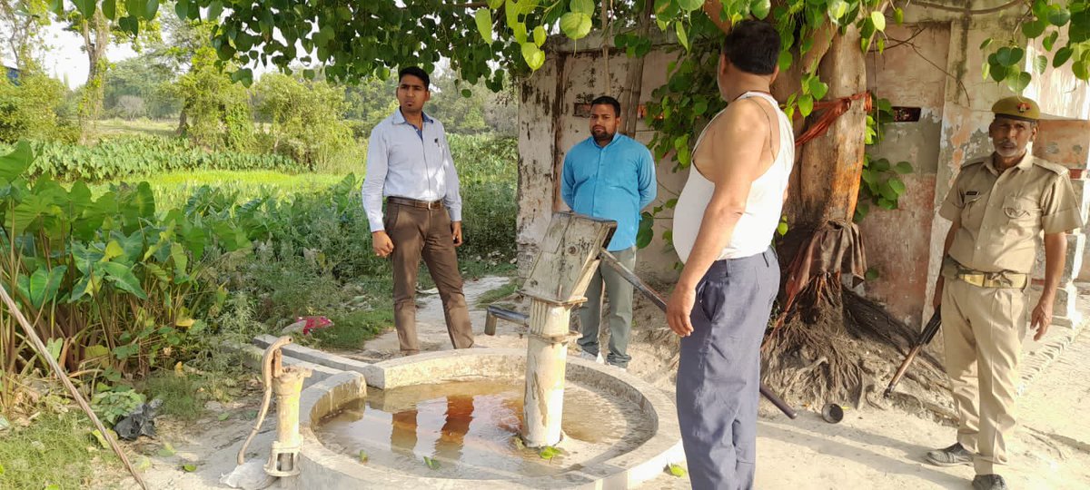 Bdo_Tarabganj's tweet photo. Clean water proves as a savior in this scorching summer heat. Inspecting hand pumps of GPs to ensure clean and safe water must be available at the doorsteps of every villagers @dmgonda2 @CdoGonda https://t.co/yas5NrfGuS