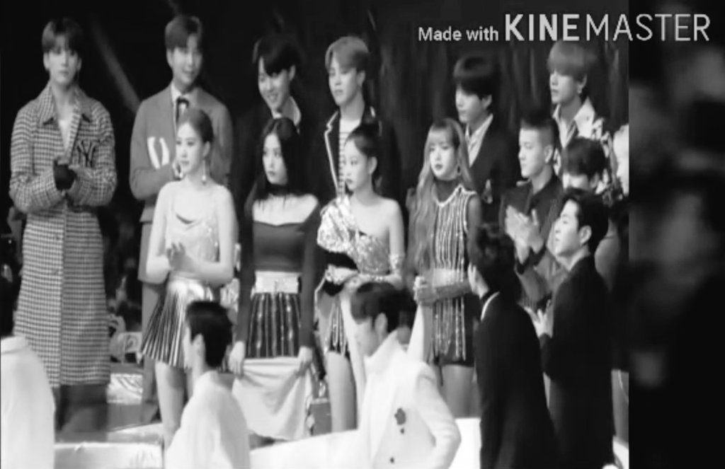 Ploy27491901's tweet photo. Jiminมองแบบนี้หึงlisaหรือป่าวนะ #lismin https://t.co/tMG08RuPDl