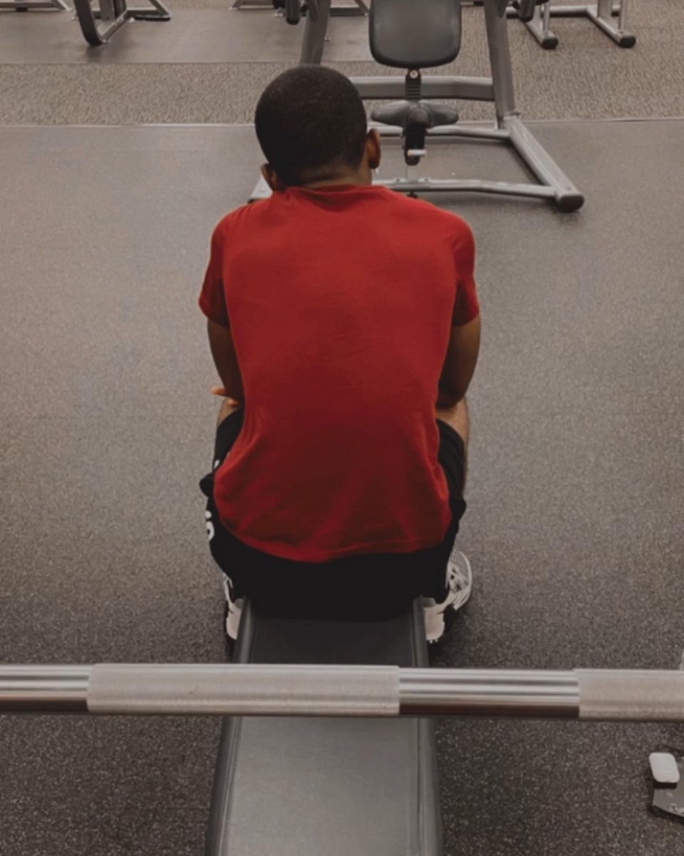 CalebThomas08's tweet photo. In the Lab 🧪 working alone, thinking about the goals Of greatness I’m pursuing alone. #AlwaysputGodfirst🙏🏾💯💪🏾 https://t.co/apB9LsYZhv