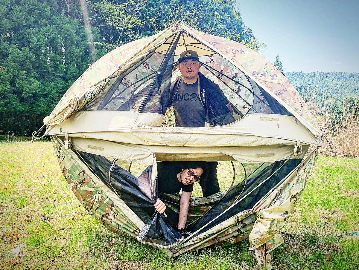 JBXIN's tweet photo. 丸いテントは如何ですか?
ポールテントではなく、
ボールテント。
テントコットならぬテントテント。
二段ベッドのようにご使用できます。
これからは仲間と横並びではなく、縦並びに寝る時代ですよ。
それができるのは#litefighter だけ!(嘘)
#キャンプジョーク
#tacticamp
#litefighter https://t.co/YmsUpr5Prr