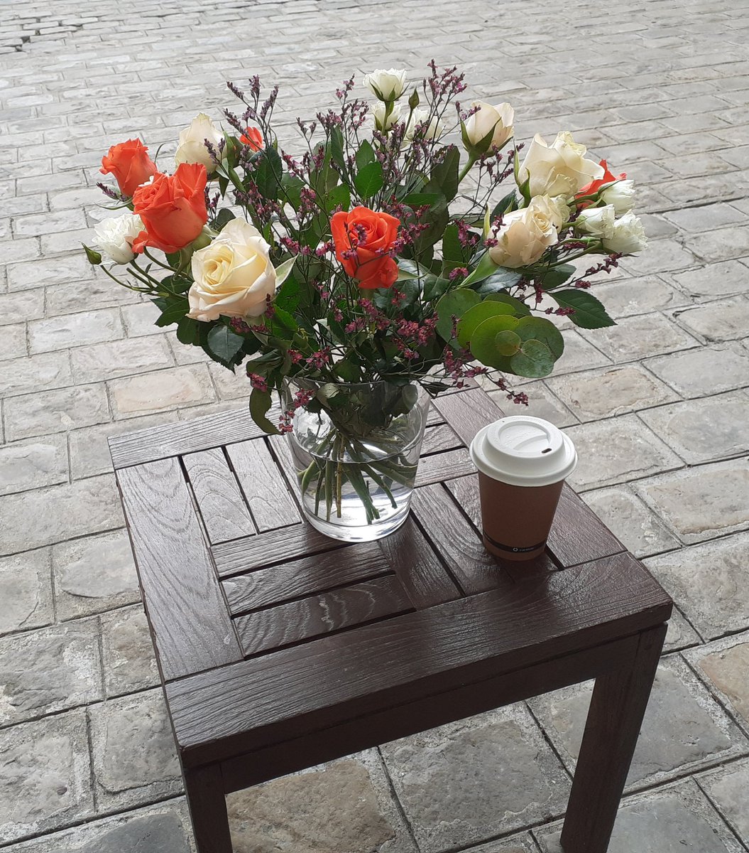 @toroe@fedihum.org (@torstenroeder) on Twitter photo Mit fielen heute die Ehre und das Vergnügen zu, den schönen Strauß für @Mareike2405 mitbewundern zu dürfen 😊 und beim Coffee Talk kam dann noch eine <a href="/dh_mug/">DH in a Mug ☕🤖 @dhinamug@fedihum.org</a> hinzu #DHinaMug Mit fielen heute die Ehre und das Vergnügen zu, den schönen Strauß für @Mareike2405 mitbewundern zu dürfen 😊 und beim Coffee Talk kam dann noch eine <a href="/dh_mug/">DH in a Mug ☕🤖 @dhinamug@fedihum.org</a> hinzu #DHinaMug
