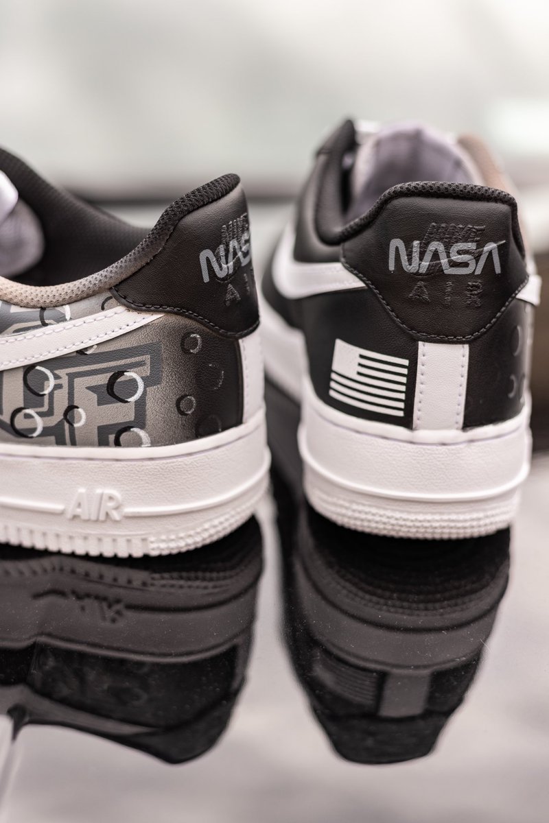 jada_theblock's tweet photo. I guess you could call them “Moon Knights”🌙😂🙊

Custom air forces for the annual UCF Space Game 🚀🌙

#customshoes #customsneakers #customairforce #customairforces #customairforce1 #airforce1 #spacegame #ucfspacegame #ucf #ucfknights #ucfknightsfootball #nasa #spacex https://t.co/sHVZ4YjeGs