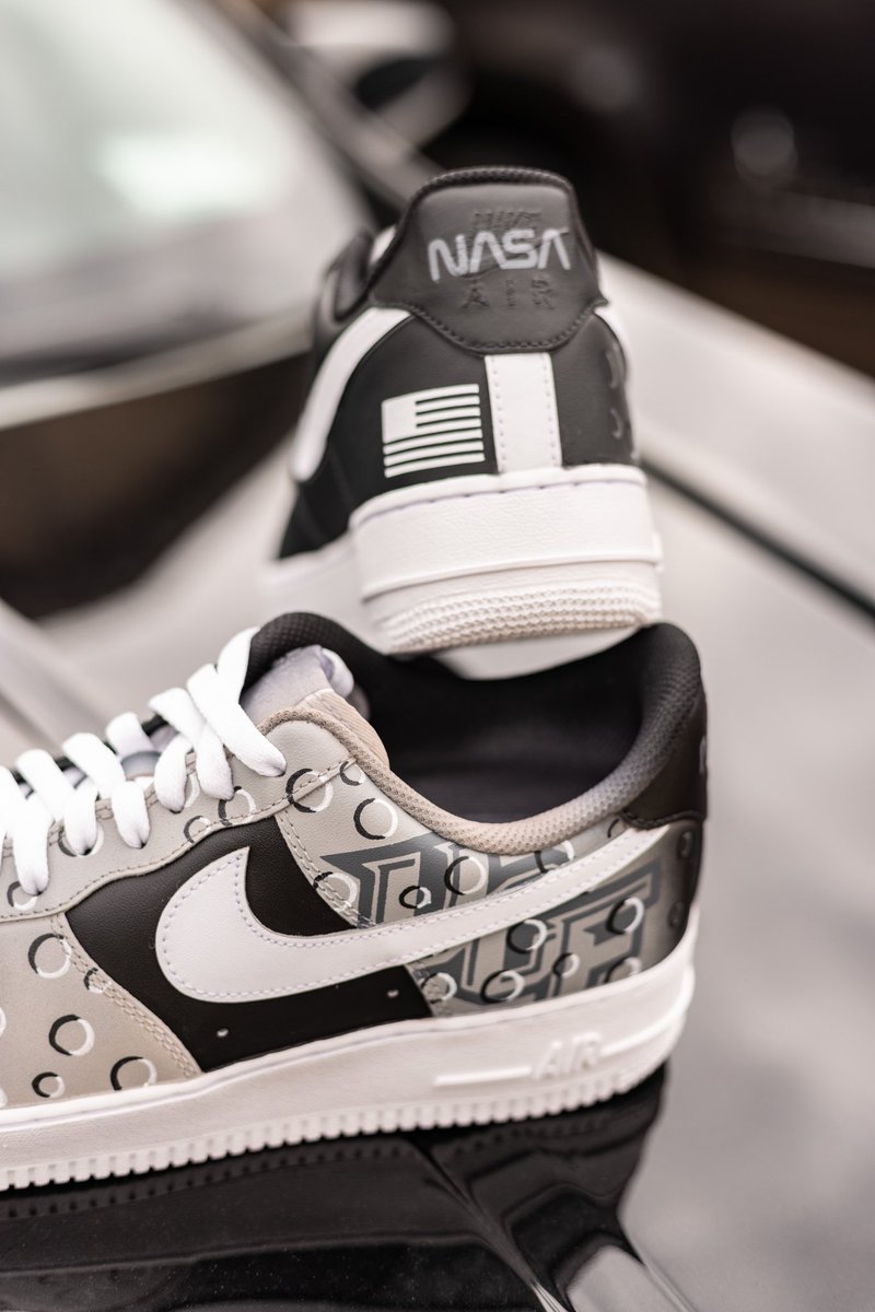 jada_theblock's tweet photo. I guess you could call them “Moon Knights”🌙😂🙊

Custom air forces for the annual UCF Space Game 🚀🌙

#customshoes #customsneakers #customairforce #customairforces #customairforce1 #airforce1 #spacegame #ucfspacegame #ucf #ucfknights #ucfknightsfootball #nasa #spacex https://t.co/sHVZ4YjeGs
