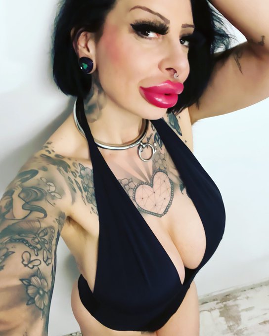 ☀️#pictureoftheday #bodypositivity #dress #tattoo #lashes #red #lips #blackhair #thuesday https://t.<a href="/tag/pictureoftheday"class="tags">#pictureoftheday</a><a href="/tag/bodypositivity"class="tags">#bodypositivity</a><a href="/tag/dress"class="tags">#dress</a><a href="/tag/tattoo"class="tags">#tattoo</a><a href="/tag/lips"class="tags"><span>#lips</span></a><a href="/tag/red"class="tags"><span>#red</span></a><a href="/tag/lashes"class="tags"><span>#lashes</span></a><a href="/tag/blackhair"class="tags"><span>#blackhair</span></a><a href="/tag/thuesday"class="tags"><span>#thuesday</span></a>