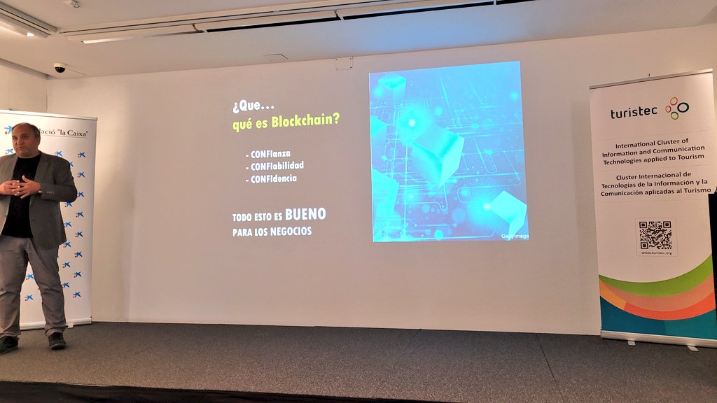 turistec's tweet photo. Pep Lluís de la Rosa de @centreeasy introduce el momento actual de la tecnología #blockchain. Esta tecnología es tan grande que no hay expertos... Sólo especialistas.
#KnowingforGrowing https://t.co/77nqnrtGB7