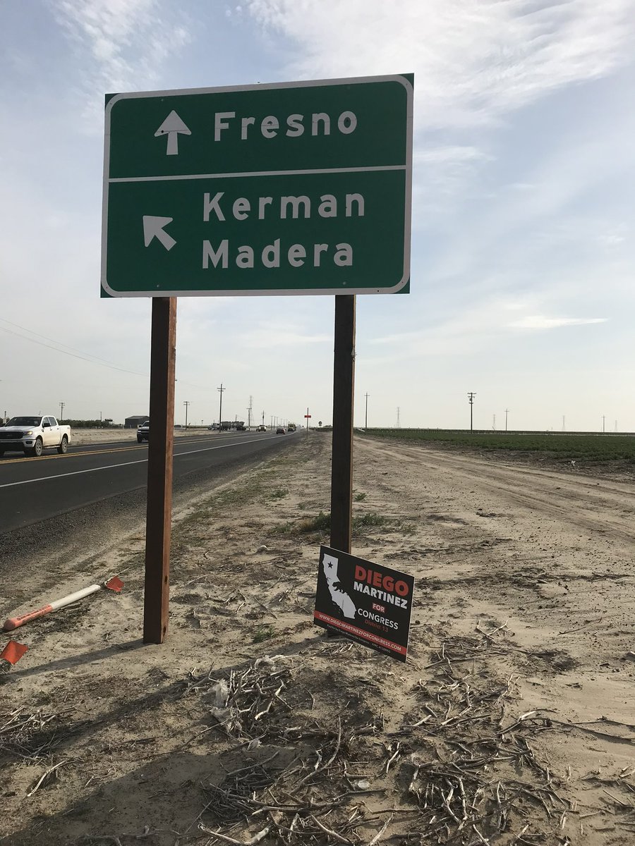 diegoforcali22's tweet photo. #areyoureadyforchange want to thank my Fresno team for getting our signs out good job team https://t.co/6rwRmxg3cE