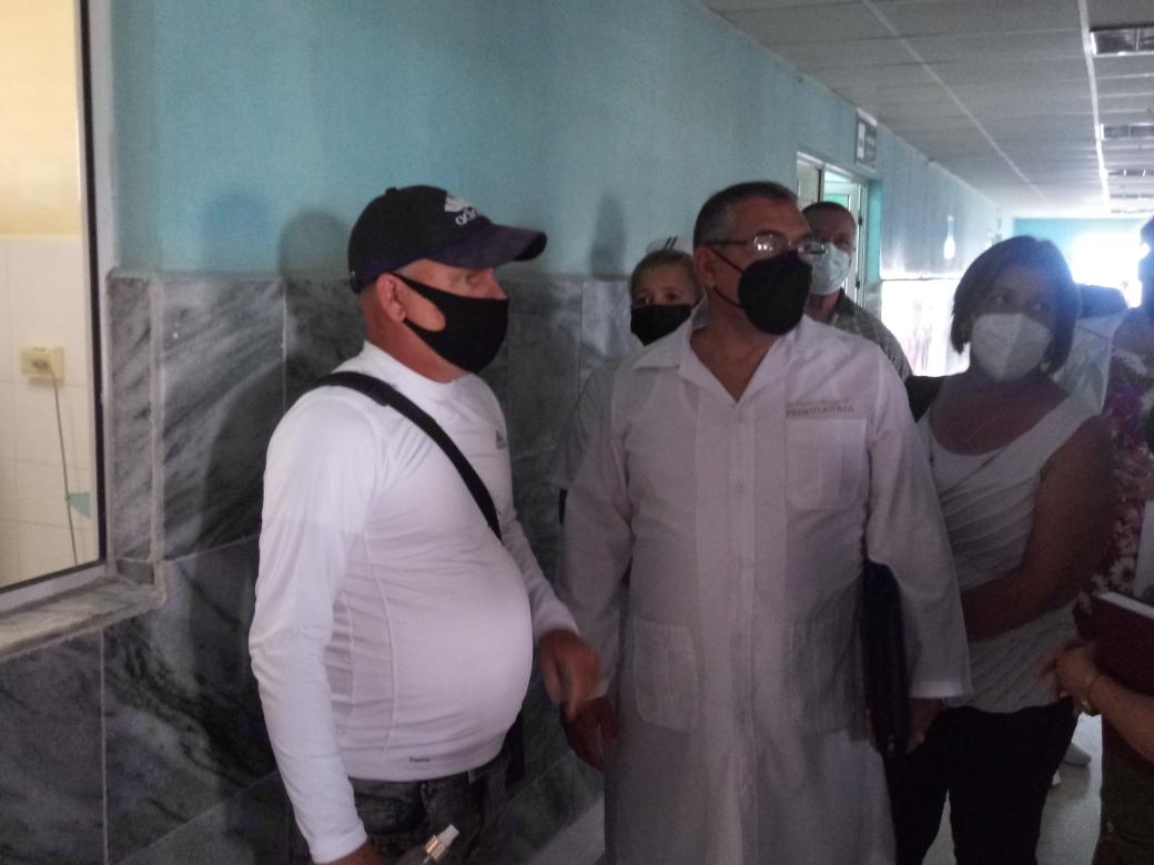 Intercambiando con la fuerza constructiva en el <a href="/HospitalAscunce/">Hospital Universitario ¨Manuel Ascunce Domenech¨</a> revisando reparación y mantenimiento de la Sala de Angiología para elevar el nivel de satisfacción de pacientes y familiares. #Camagüey #CubaViveYTrabaja <a href="/dpscamaguey1/">Dirección General de Salud Camagüey</a> <a href="/japortalmiranda/">José Angel Portal Miranda</a> <a href="/PartidoPCC/">Partido Comunista de Cuba</a> <a href="/GeoPAlvarez/">Georgina Pérez Alvarez</a>