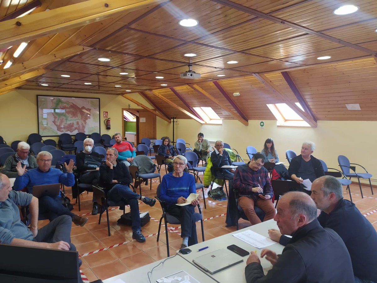 CEC_cat's tweet photo. 🗻🏡 El passat 20/04 es va posar en marxa #Entrepyr: projecte transfronterer per treballar en xarxa amb els refugis dels Pirineus! 💪 Feina de col·laboració i sinergies en les que el #CEC hi participarem.

#somCEC #pirineu #refugi #sostenibilitat https://t.co/ClDbCYF5eV