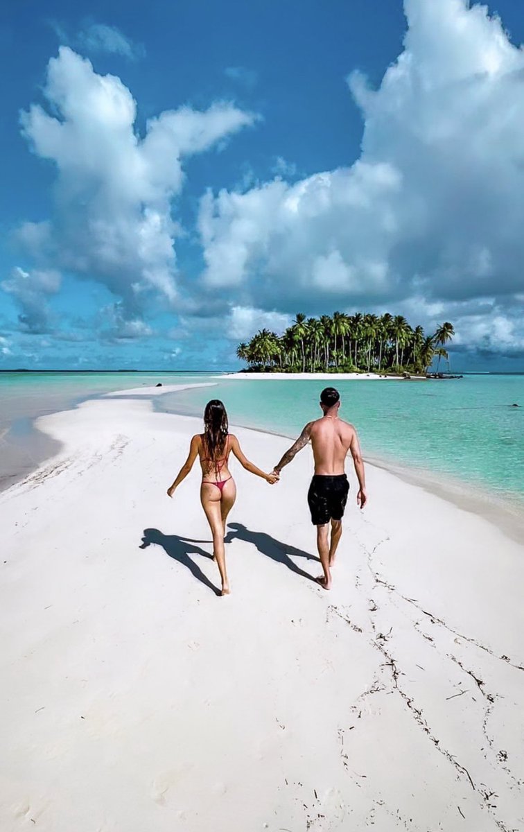 Dancing under the stars is all well and good, but have you ever danced on a beach, on a sunny afternoon, with nature surrounding you? Tag someone you want to share a romantic moment like this with
#WorldsLeadingDestination2021 #VisitMaldives #SunnySideOfLife #habibicometomaldives