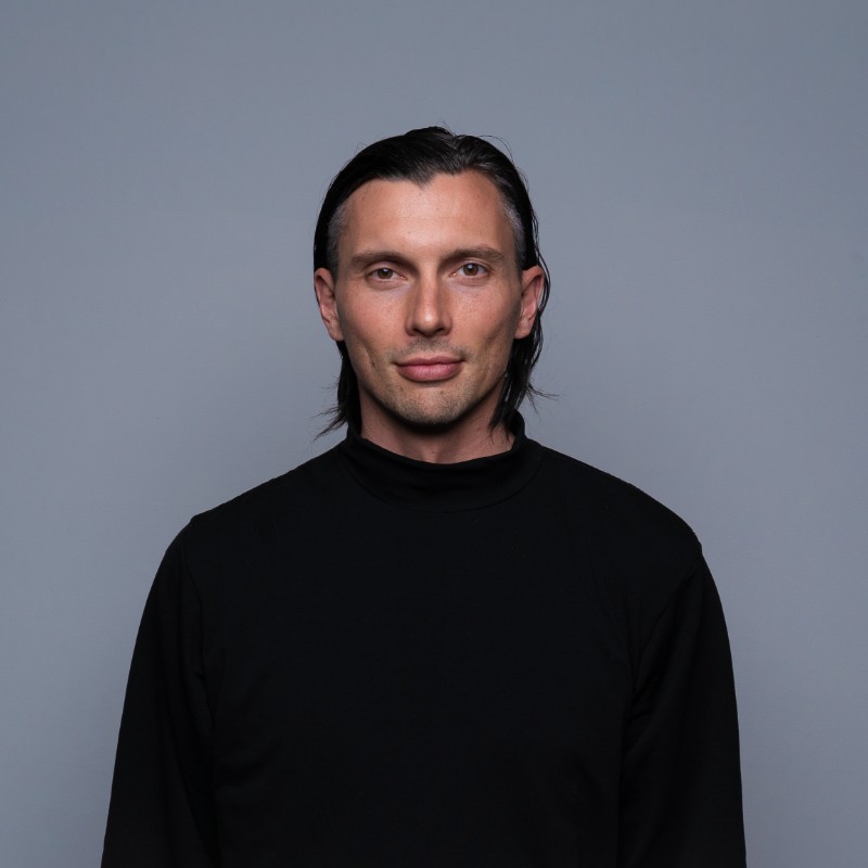 UNCWFilmAlumni's tweet photo. Oliver Mellan is the new Technical Studio Manager at Snowflake, a cloud computing-based data warehousing company with production studios in San Mateo, CA. Oliver leads in-house studio productions and serves company partners with production support. https://t.co/30nGCgC9nu