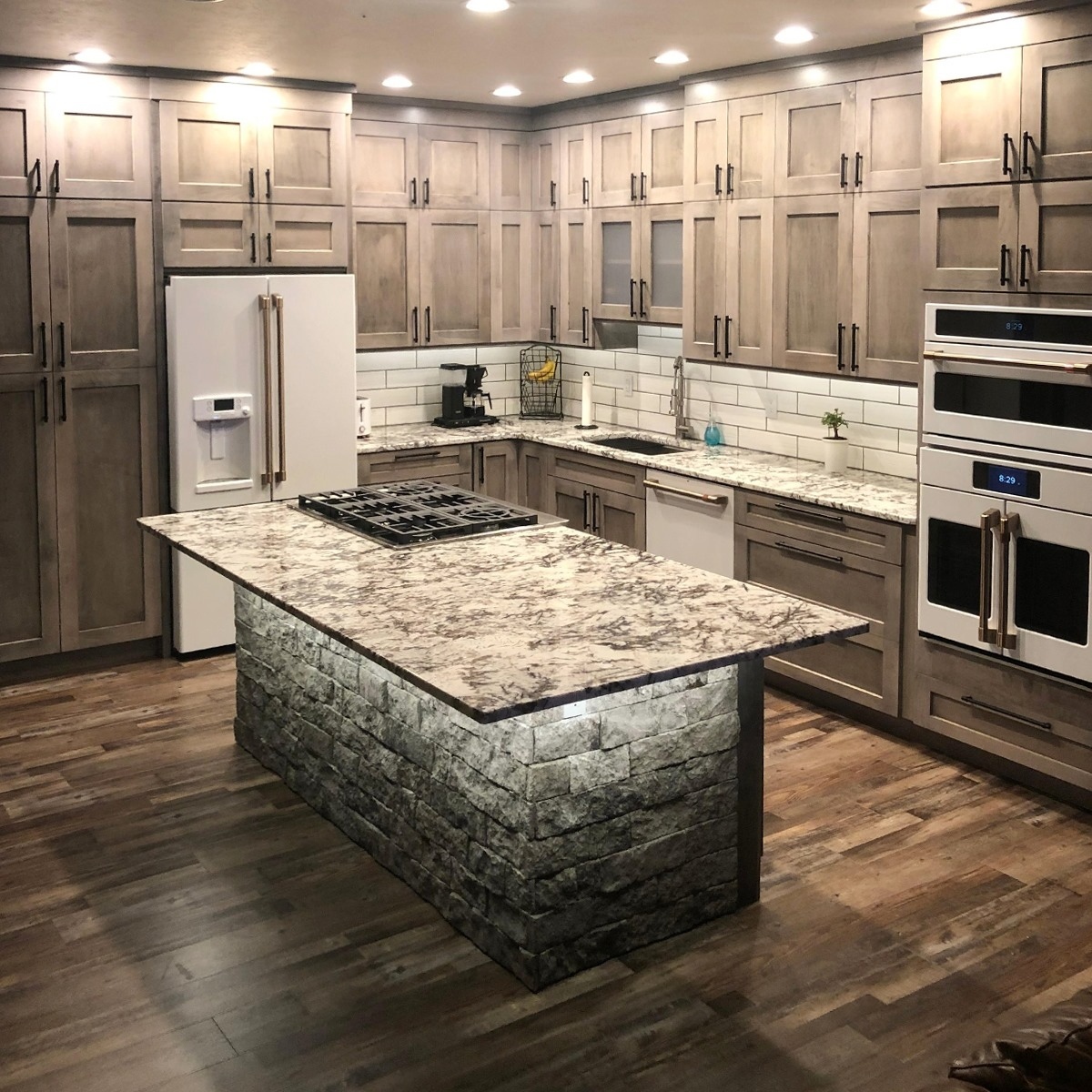 Complete an interior space with Evolve Stone! We’ve been inspired by stunning kitchen island, bathroom and bedroom accent wall and living room fireplace installations. #InteriorApplication #Inspiration #Transformation