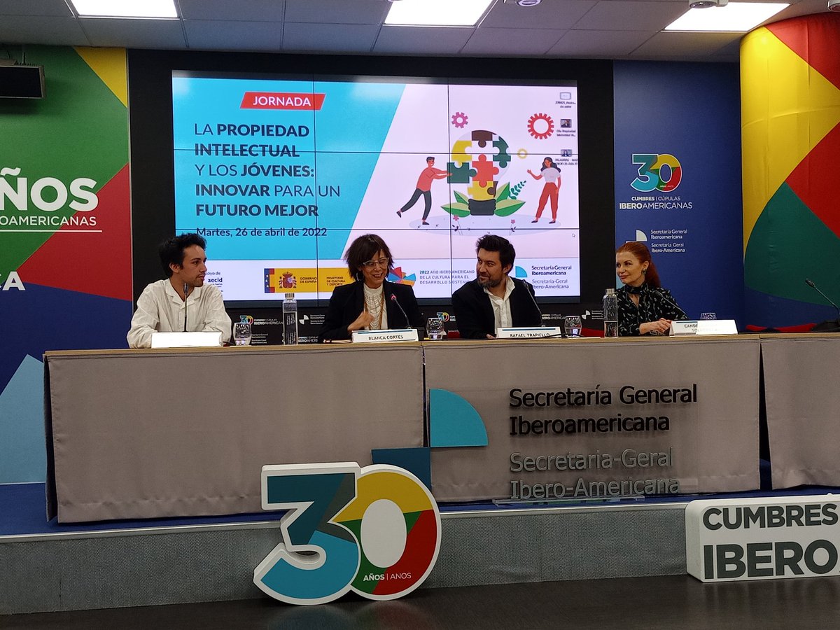 La abogada Blanca Cortés, especialista en #PropiedadIntelectual del despacho <a href="/Roca_Junyent/">RocaJunyent</a>, modera el diálogo entre el galerista Marcos Rioja, el artista gráfico <a href="/RafaelTrapiello/">Rafael Trapiello</a> y la coleccionista Candela Álvarez Soldevilla.

#WorldIPDay