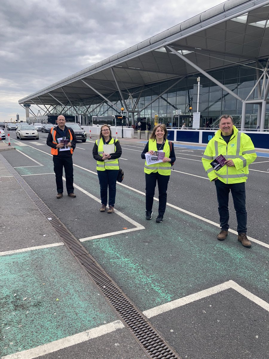 Licensing Team and #safeguarding officer engaging with drivers of  #taxi &amp; #PHV <a href="/STN_Airport/">London Stansted Airport</a>  this afternoon. Delivering key messages in regard to safety/welfare of passengers @EssexSafeguards #opHenderson