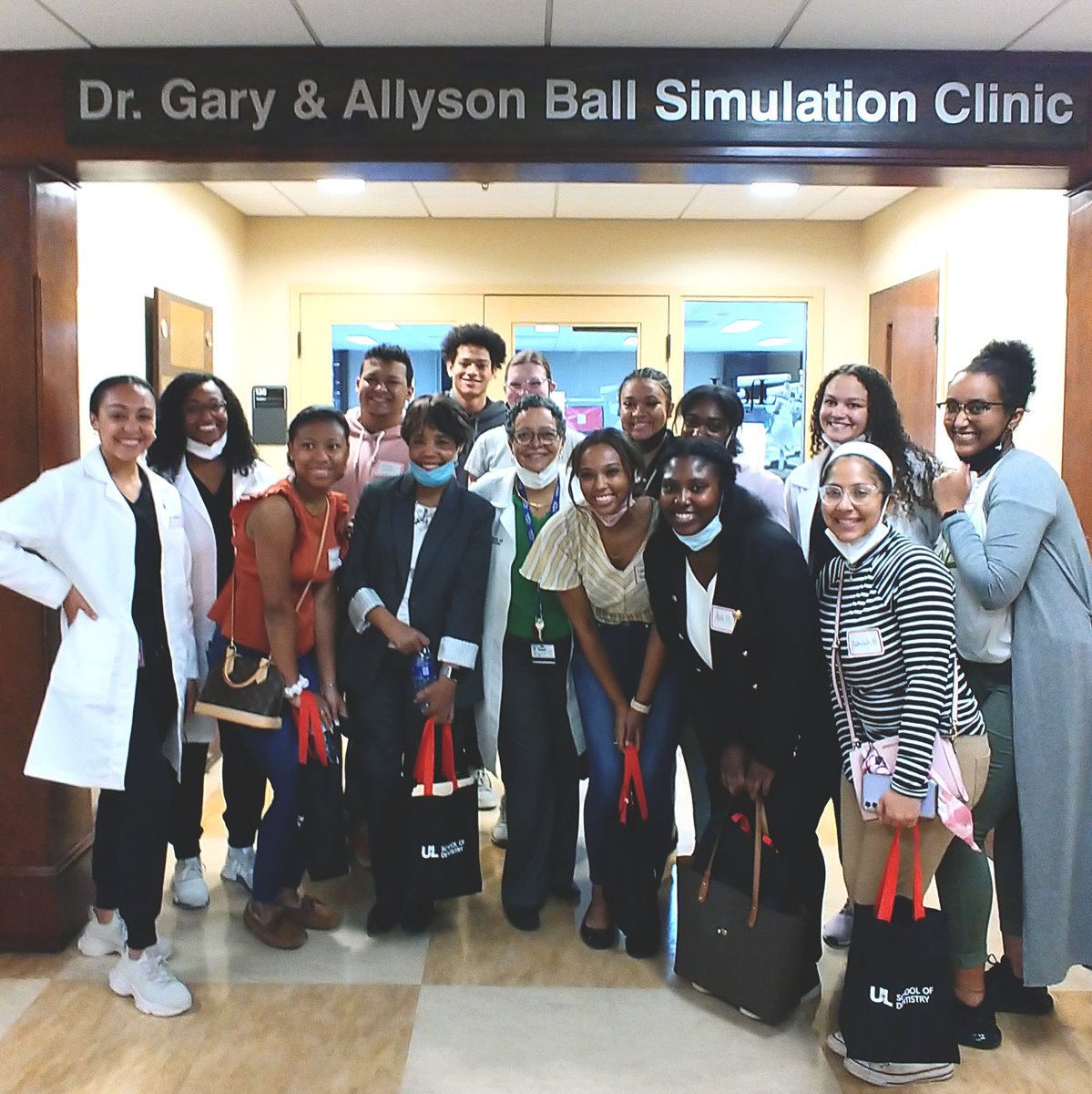 uofldentistry's tweet photo. We had a great time hosting @KyStateU KUMA (pre-medical & dental) members during a visit to the @uofl School of Dentistry and School of Medicine. We look forward to seeing these Thoroughbreds become Cards - and, of course, become tomorrow's health care leaders! #futuredmd https://t.co/DGXucmnqZX