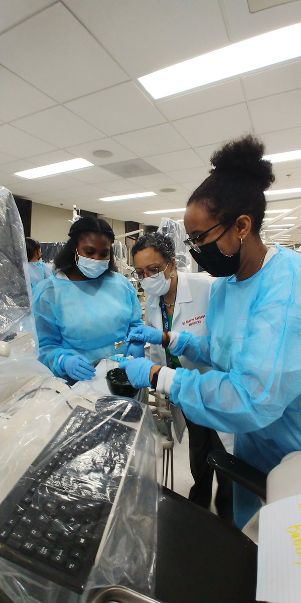 uofldentistry's tweet photo. We had a great time hosting @KyStateU KUMA (pre-medical & dental) members during a visit to the @uofl School of Dentistry and School of Medicine. We look forward to seeing these Thoroughbreds become Cards - and, of course, become tomorrow's health care leaders! #futuredmd https://t.co/DGXucmnqZX