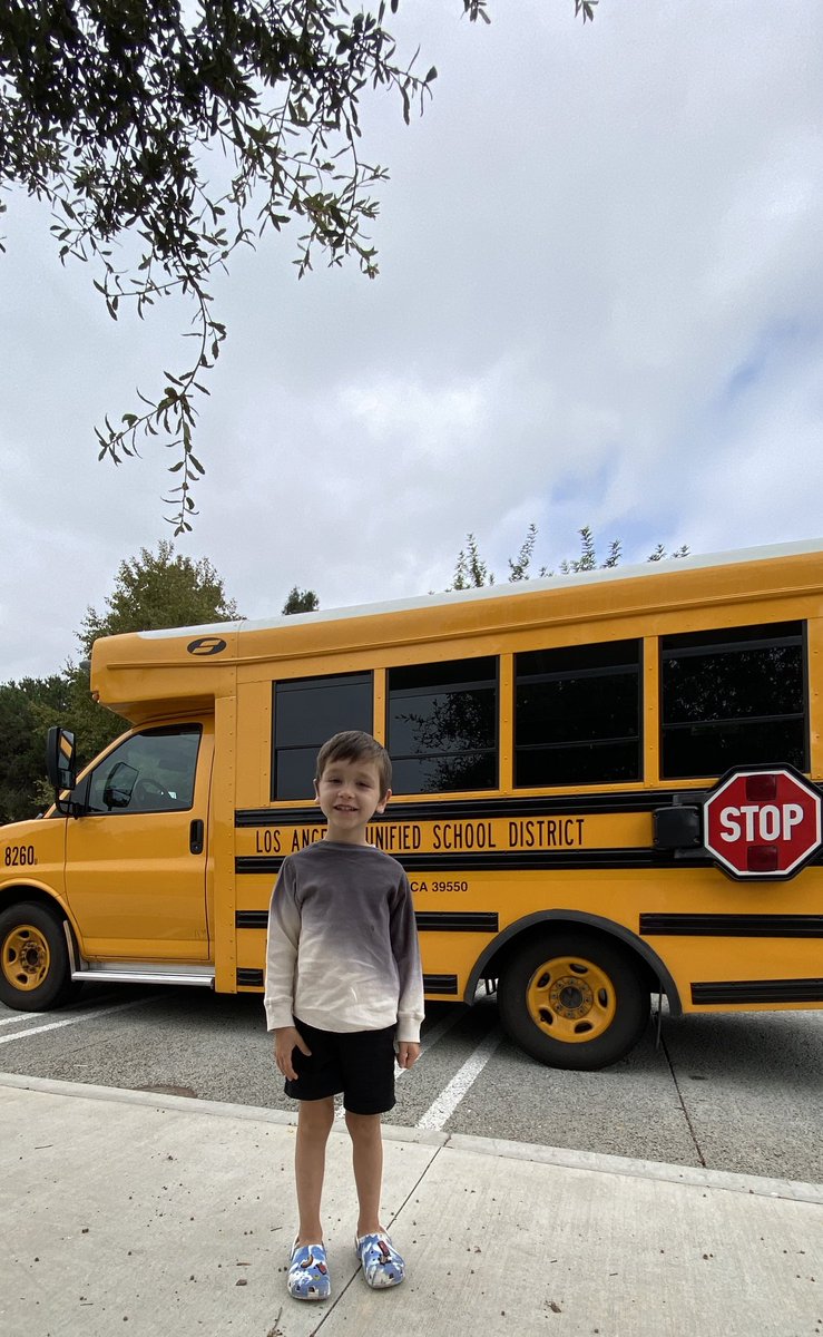 johnnysfunplay's tweet photo. In front of my school bus🥰🥰🥰

#school #kids #toddlers #easterinu #fun https://t.co/wFq1bqQ10L