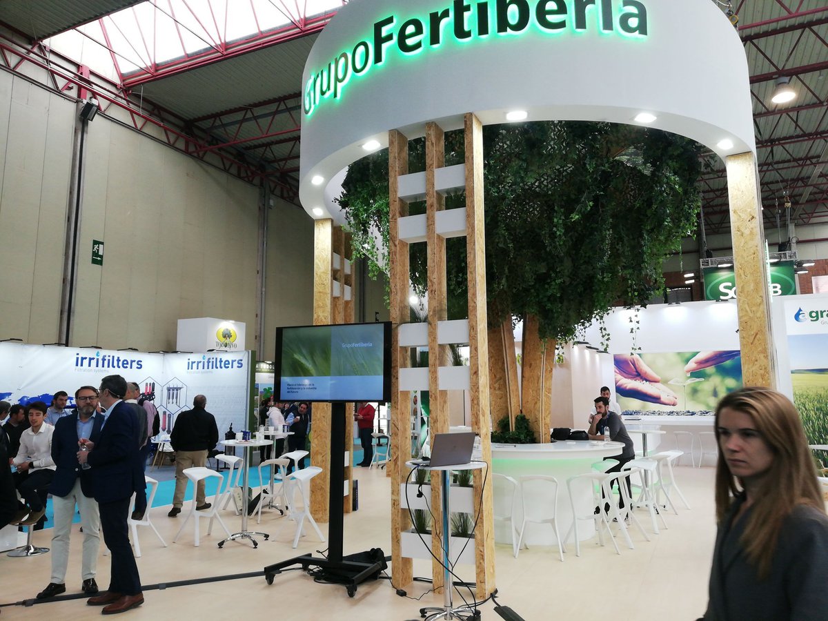 GrupoHenar's tweet photo. 📣 #FIMA2022 | Alfredo Segura, Dir. Comercial de Fertilizantes de @grupofertiberia comparte las novedades que presentan en @fima_agricola
➡️ Proyecto #ImpactZero: en 2035 quieren conseguir emisiones 0 sustituyendo el gas natural en su fabricación por hidrógeno verde ♻️ https://t.co/iOLfdoCY6n