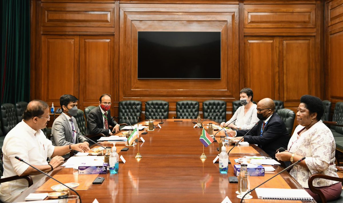 DIRCO_ZA's tweet photo. The two countries share a common vision on a range of global issues and closely cooperate in various multilateral fora, such as BRICS, IBSA, G20 and IORA.
#RaisinaDialogue
#SAIndiaRelations
@raisina2022 https://t.co/alV7MOZhUO