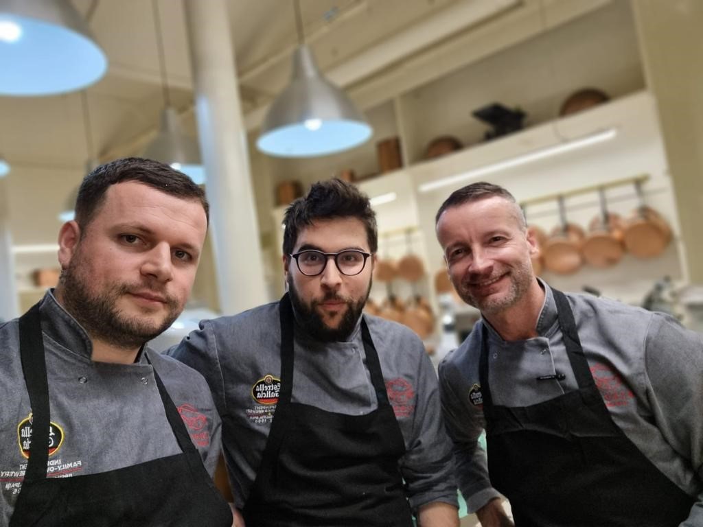 Brindisa's tweet photo. Last week we had the pleasure of creating a number of canapes for an evening at @SpainChamberUK. Our team had a great evening creating these beautiful bites. We look forward to returning again soon! #tapaslondon #dininginlondon #spanishembassyuk https://t.co/QpFOMyB73Z