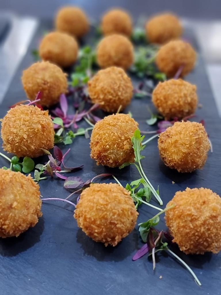 Brindisa's tweet photo. Last week we had the pleasure of creating a number of canapes for an evening at @SpainChamberUK. Our team had a great evening creating these beautiful bites. We look forward to returning again soon! #tapaslondon #dininginlondon #spanishembassyuk https://t.co/QpFOMyB73Z