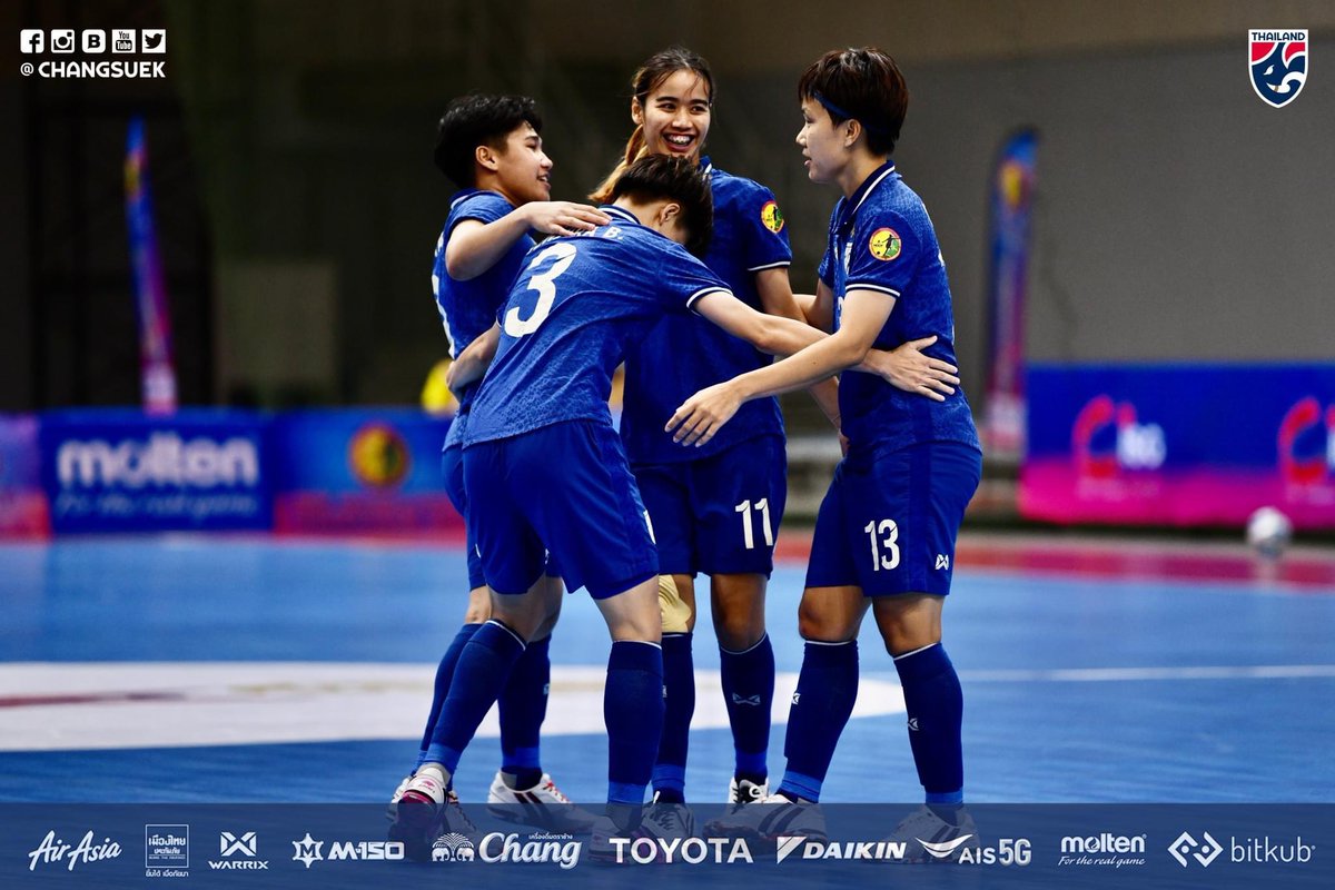 Changsuek_TH's tweet photo. #FutsalUpdate 🏆 ไทยคว้าแชมป์! ฟุตซอลหญิงไทย โดน อินโดนีเซีย ไล่เจ๊า 1-1 แต่ยังคว้าแชมป์ศึก NSDF
อ่านเพิ่มเติม : https://t.co/MohoDV7Em6
#ช้างศึก #บอลไทย #ฟุตซอล #ฟุตซอลไทย #Thailand #FutsalThailand #ฟุตซอลทีมชาติไทย #Seagames #ซีเกมส์ #ฟุตซอลหญิง https://t.co/uByJpS2kBG