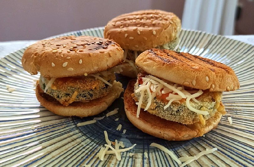 cookpadrecetas's tweet photo. Te apetece una #hamburguesa casera? Prueba la receta clásica, o las variantes con pollo o carne, pescado… y hasta veganas! Elige la más suculenta de estas deliciosas propuestas en #CookpadRecetas https://t.co/BmAbx6zZTg #ElijoCocinar #ChoosetoCook https://t.co/hR0o3xZ1bm