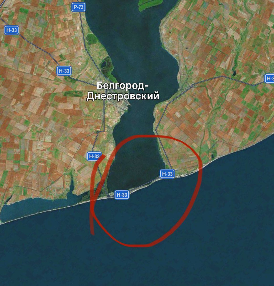 Затока, Одесская область. Да, из Одесской области передают, что мост закрыт, валит дым.  Это стратегический мост, через который шел большой поток оружия на Украину. Да и вообще с потерей этого моста юг области фактически будет отрезан от остальной Украины Для Киева большая потеря