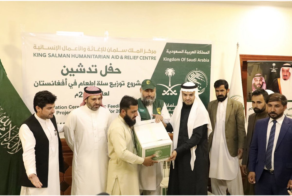 KSAembassyAFG's tweet photo. استمراراً لدعم حكومة المملكة بقيادة #خادم_الحرمين_الشريفين وسمو #ولي_العهد، تم تدشين مشروع سلة اطعام لعام ٢٠٢٢م لتوزيع ١٨,٦٠٠ سلة غذائية لدعم ومساندة الشعب الافغاني الشقيق. https://t.co/spLryD7GBS