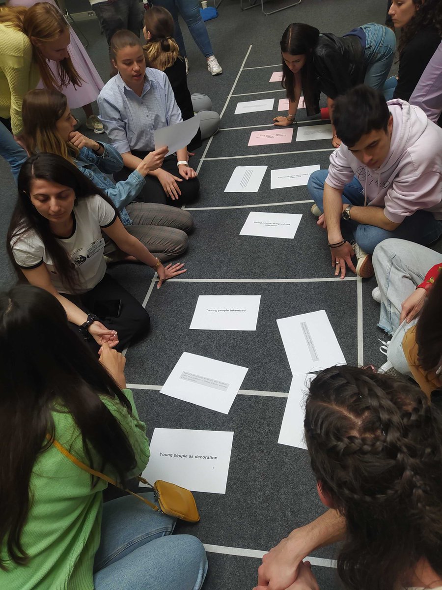 europeanregions's tweet photo. 📸Day 2 of the @coe Study Session “Climbing the ladder” organised by #DYPALL Network & AER!💫
Guest expert, @Najdeblji led discussions with #youth participants from all over #Europe on post-pandemic youth participation, with @UdarasnaG, @donegalcouncil & @mundojovenRM joining!🙌 https://t.co/jlgIyvr2y4