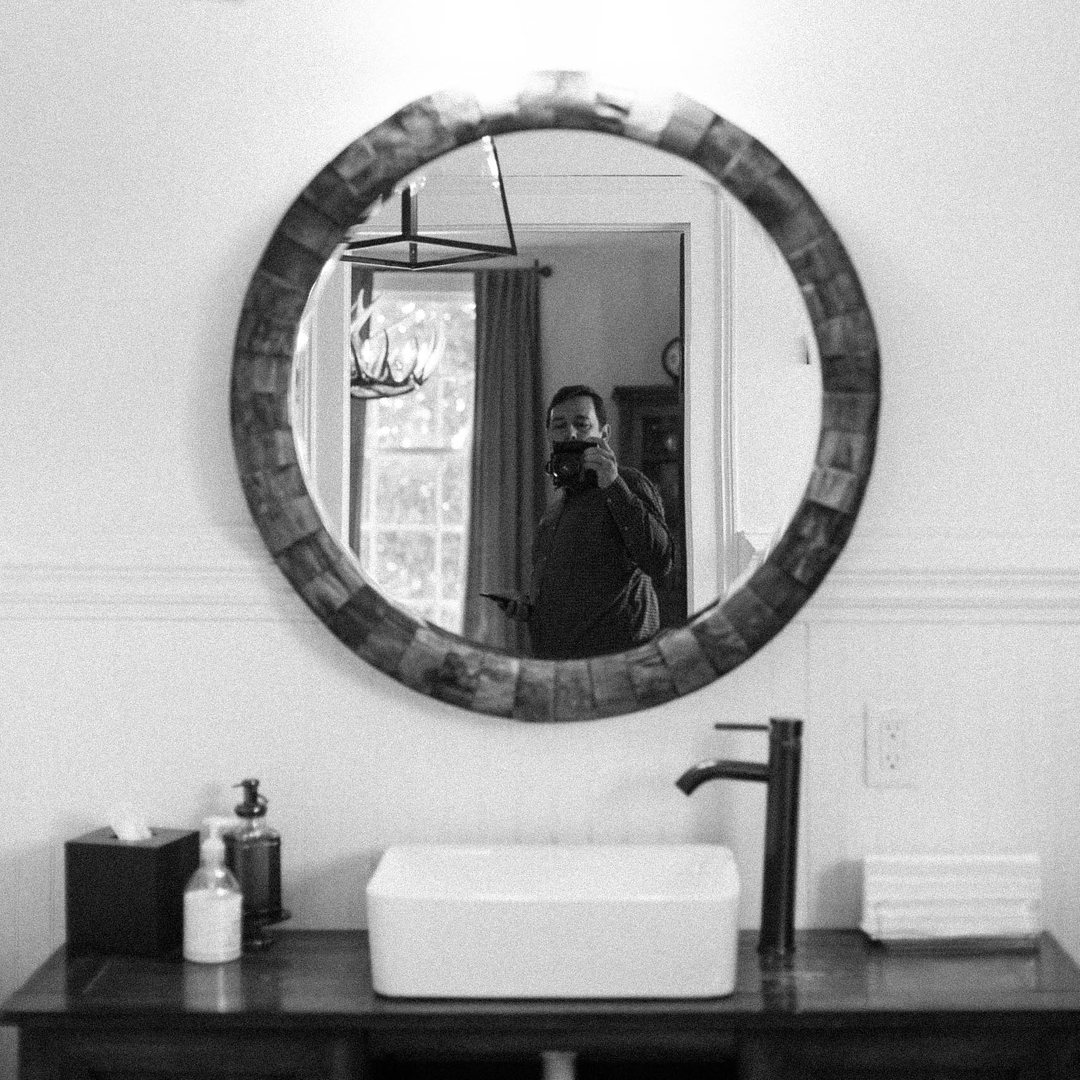 just a wedding day bathroom selfie. 

@brent.d_lvs 

#destinationphotographer #couplesinlove #bride #fineartengagementphotographer #fineartweddings #weddingmakeup #filmisnotdead #filmlovers #weddingphotography #weddingphotographer #weddinginspiration #weddingseason #weddingphotos