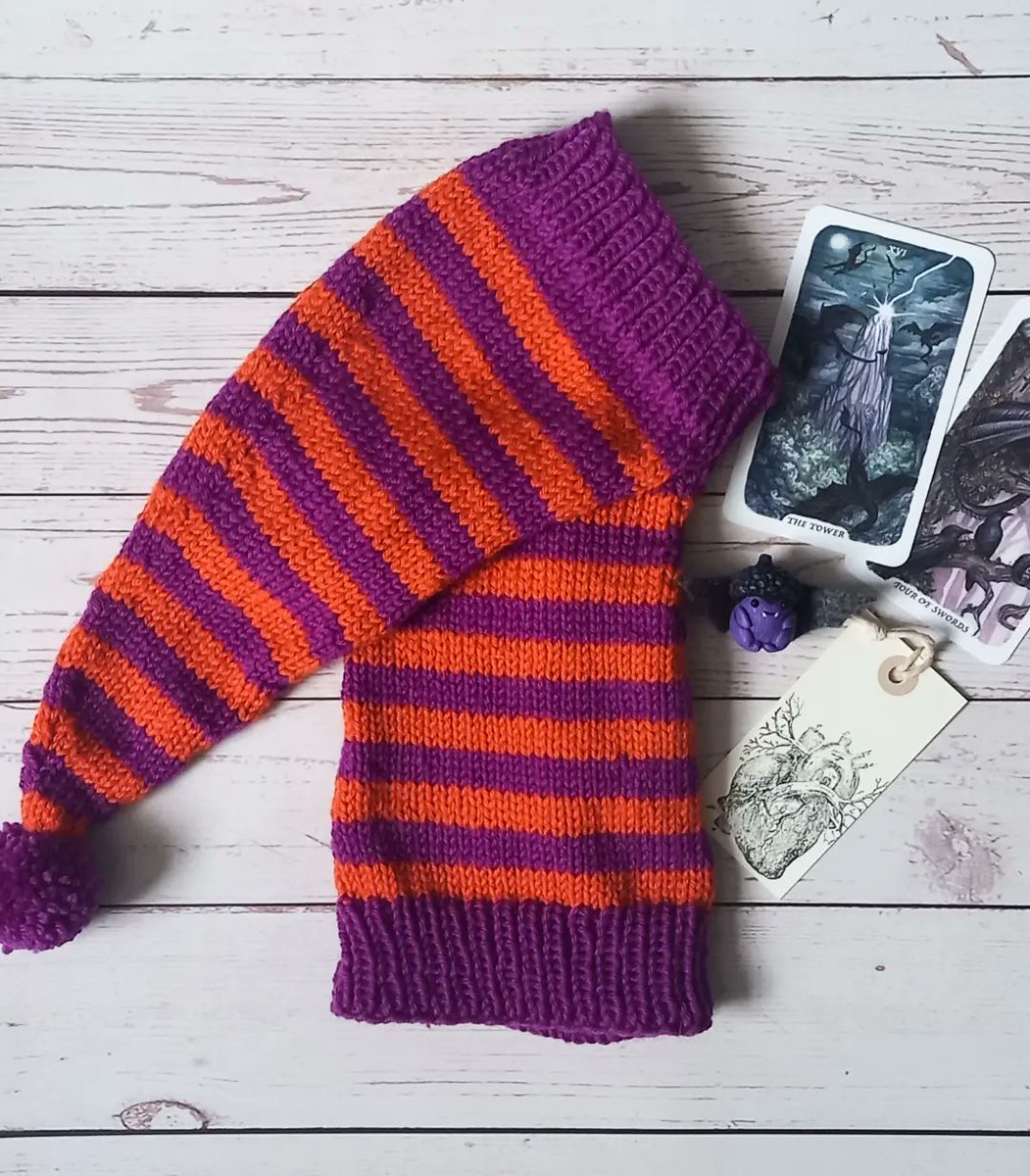 BrackenAndPaws's tweet photo. Here's Tigger in his lil #BrackenAndPaws snood- stripes for a stripey longboi 🐅 
The pattern is available for free and the designer asks that a donation is made to a rescue for each one sold - so that is what I shall be doing 😊 I have plans for festive versions! https://t.co/vN6GmRXVO3