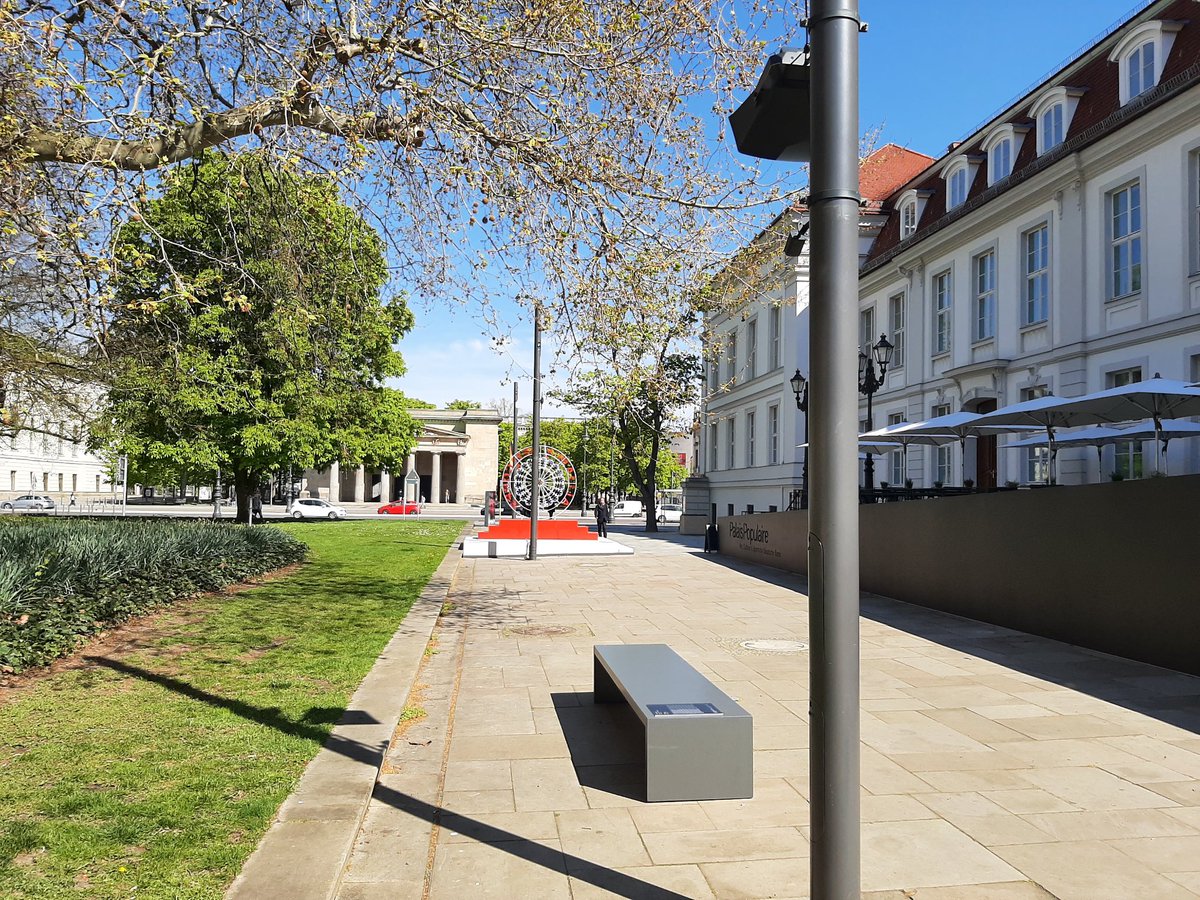 tipberlin_art's tweet image. #Kunst &amp;amp; #Oper: Mi, 27.4. beginnt im Palais Populaire neben  @StaatsoperBLN "Opera Opera", eine Koop mit @Museo_MAXXI &amp;amp; #HouHanru (r.). Mit Arbeiten u.a.v. #MonicaBonvicini, #RosaBarba, #WilliamKentridge &amp;amp; @OlafNicolai sowie Justin Bennett &amp;amp; Marinella Senatore (Foto) (bis 22.8.)
