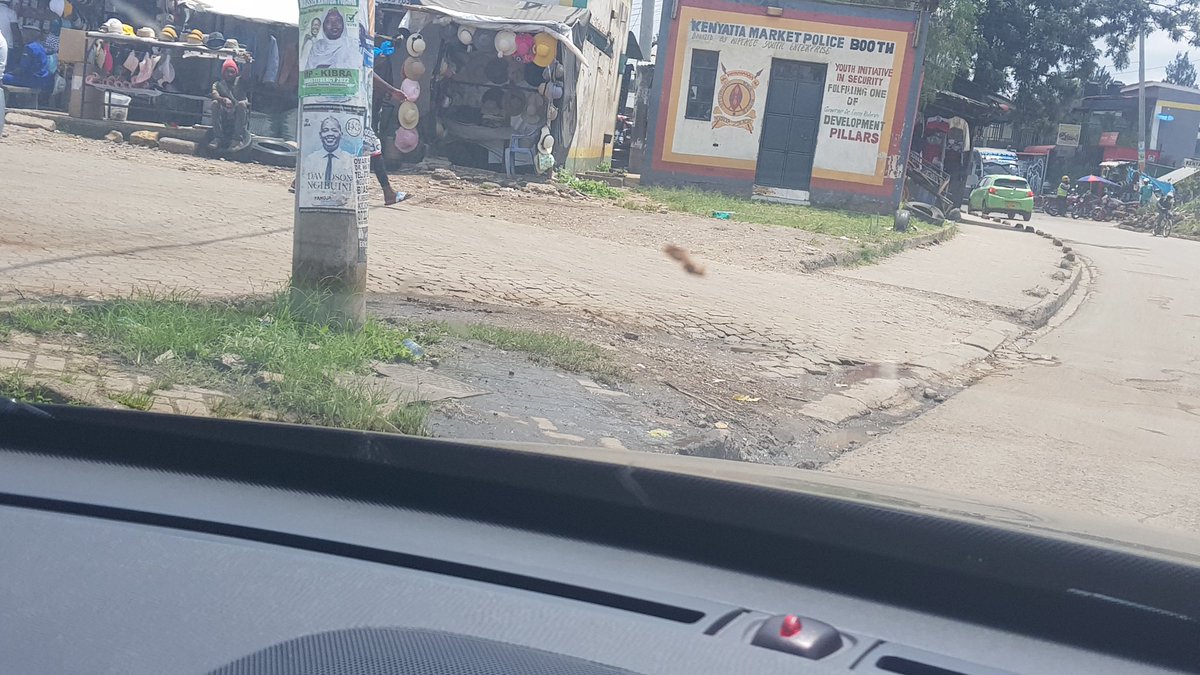 mwangi_MD's tweet photo. @Nbiwater_Care @NairobiWater @KURAroads this water leak on Mtongwe road next to kenyatta market has been ongoing for many months now damaging the road. Report tickets 2LE220105SR7, 2MB220228SR2. Please fix. https://t.co/WjNBqnqxRd